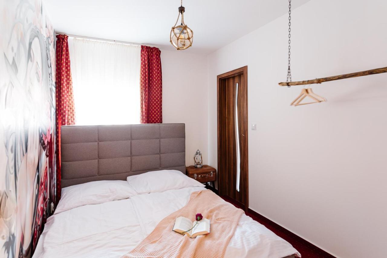 Petra Inn Apartments In Historical Palace Bratislava Exteriér fotografie